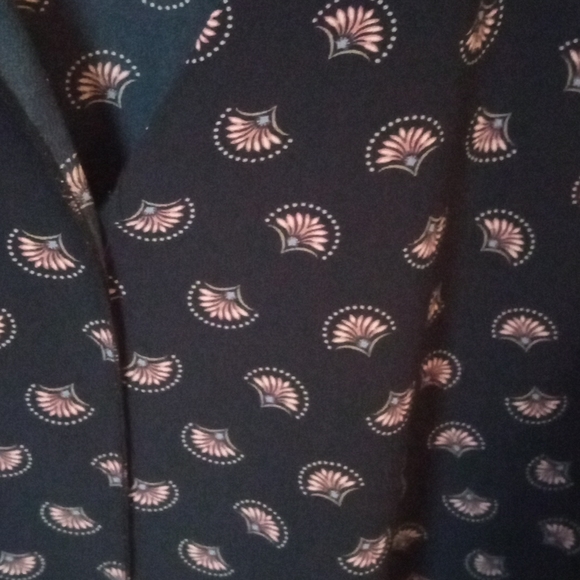 Silky lightweight bl)ouse. Made and purchased in Italy. XL - Picture 3 of 9